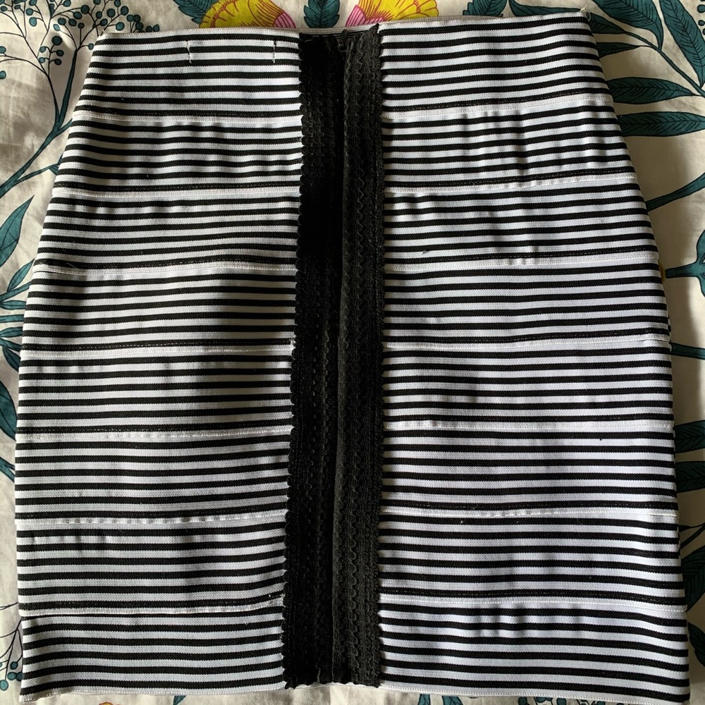 PENCIL SKIRT - Picture 2 of 2